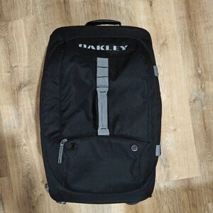 OAKLEY Split Wheeled rolling gear bag Duffle Bag LARGE 26 X 16